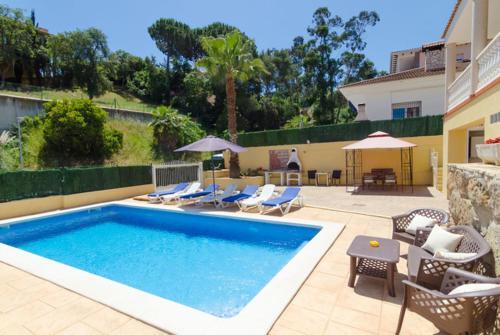 Lloret de Mar Villa Sleeps 18 Pool Wifi