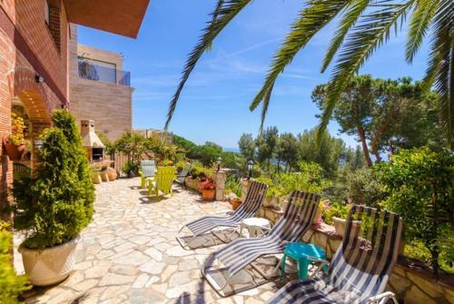 Lloret de Mar Villa Sleeps 8 Pool Wifi