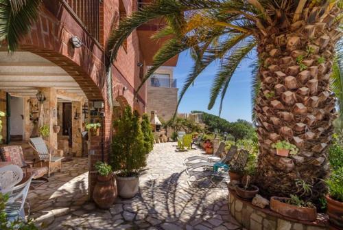 Lloret de Mar Villa Sleeps 8 Pool Wifi