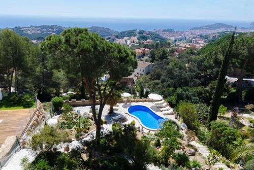 Lloret de Mar Villa Sleeps 8 Pool Wifi