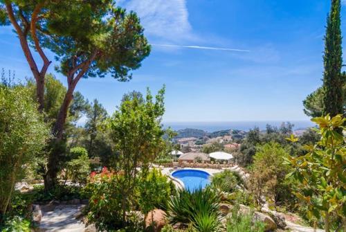 Lloret de Mar Villa Sleeps 8 Pool Wifi