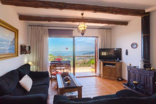 Lloret de Mar Villa Sleeps 8 Pool Wifi