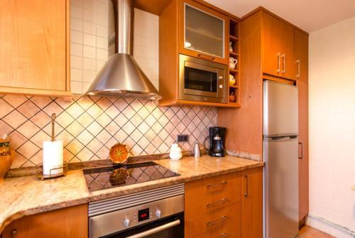 Lloret de Mar Villa Sleeps 8 Pool Wifi