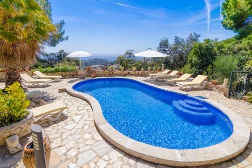 Lloret de Mar Villa Sleeps 8 Pool Wifi