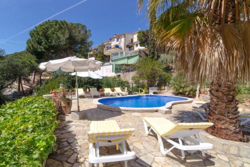 Lloret de Mar Villa Sleeps 8 Pool Wifi