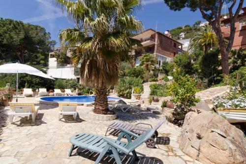 Lloret de Mar Villa Sleeps 8 Pool Wifi