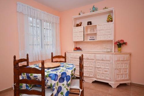 Lloret de Mar Villa Sleeps 6 Pool Wifi