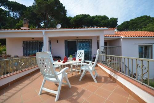 Lloret de Mar Villa Sleeps 6 Pool Wifi