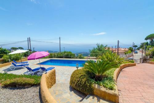 Lloret de Mar Villa Sleeps 6 Pool Wifi