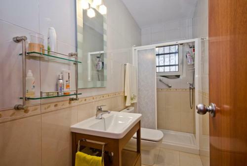 Lloret de Mar Villa Sleeps 6 Pool Wifi