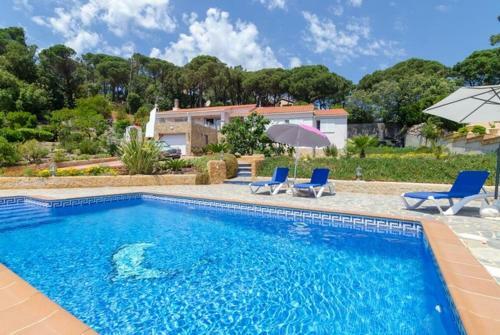 Lloret de Mar Villa Sleeps 6 Pool Wifi