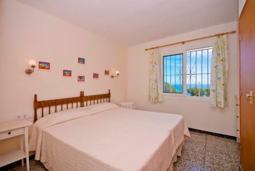 Lloret de Mar Villa Sleeps 6 Pool Wifi