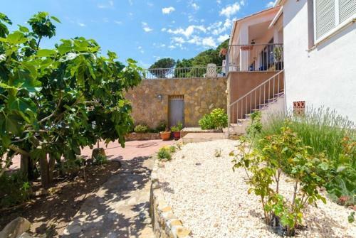 Lloret de Mar Villa Sleeps 6 Pool Wifi