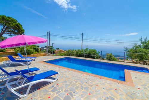 Lloret de Mar Villa Sleeps 6 Pool Wifi