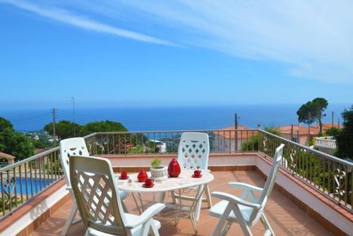 Lloret de Mar Villa Sleeps 6 Pool Wifi