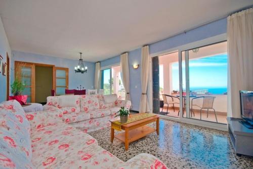 Lloret de Mar Villa Sleeps 6 Pool Wifi