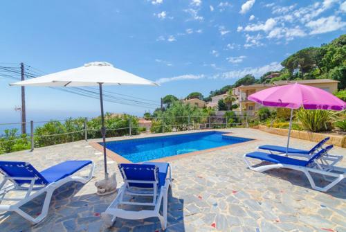 Lloret de Mar Villa Sleeps 6 Pool Wifi