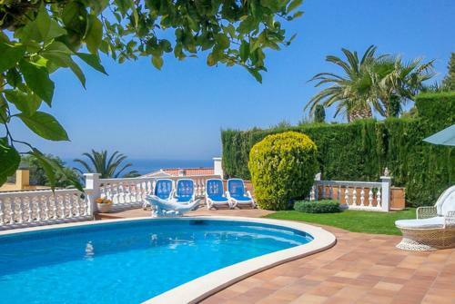 Lloret de Mar Villa Sleeps 6 Pool Wifi