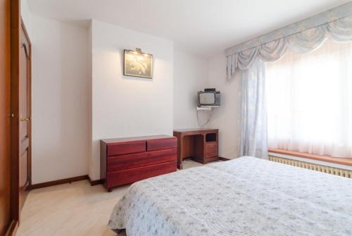 Lloret de Mar Villa Sleeps 6 Pool Wifi