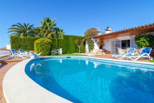 Lloret de Mar Villa Sleeps 6 Pool Wifi