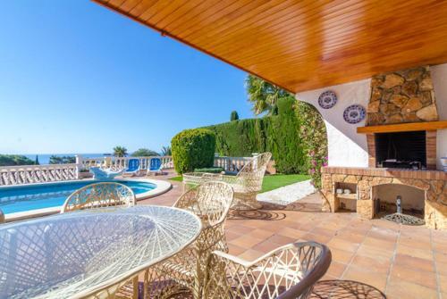Lloret de Mar Villa Sleeps 6 Pool Wifi