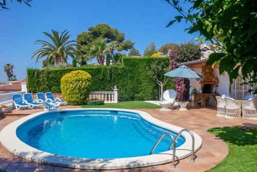 Lloret de Mar Villa Sleeps 6 Pool Wifi
