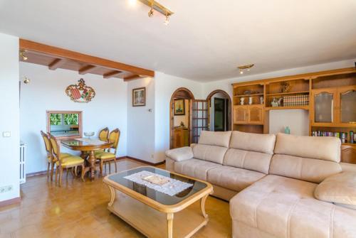 Lloret de Mar Villa Sleeps 6 Pool Wifi
