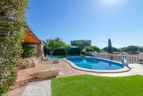 Lloret de Mar Villa Sleeps 6 Pool Wifi