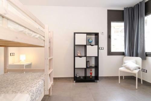 Lloret de Mar Villa Sleeps 9 Pool Wifi