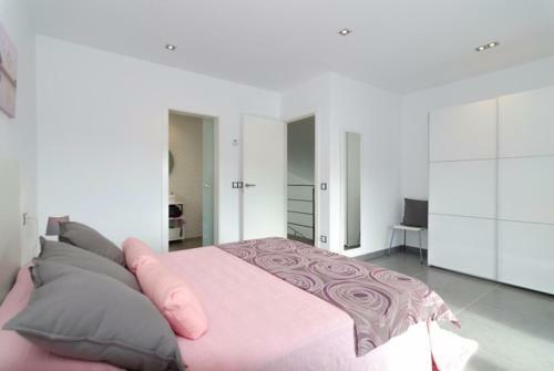 Lloret de Mar Villa Sleeps 9 Pool Wifi