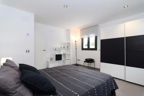 Lloret de Mar Villa Sleeps 9 Pool Wifi