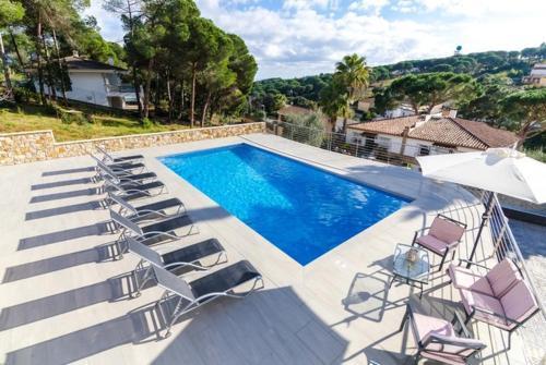 Lloret de Mar Villa Sleeps 9 Pool Wifi
