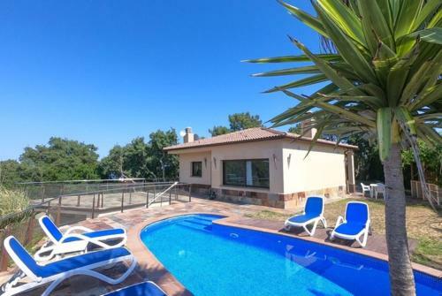 Lloret de Mar Villa Sleeps 6 Pool Air Con Wifi