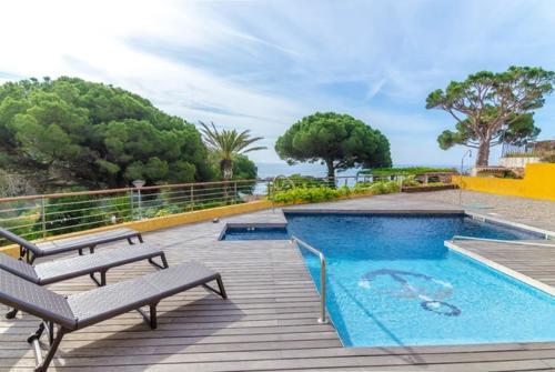 Lloret de Mar Villa Sleeps 7 Pool Air Con Wifi