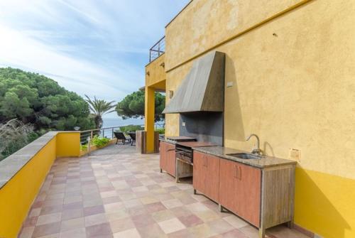 Lloret de Mar Villa Sleeps 7 Pool Air Con Wifi