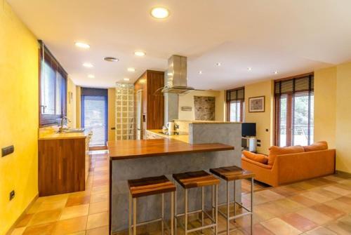 Lloret de Mar Villa Sleeps 7 Pool Air Con Wifi