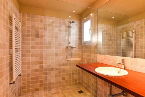 Lloret de Mar Villa Sleeps 6 Pool Wifi