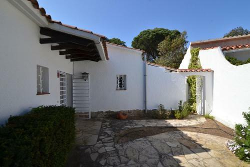 Lloret de Mar Villa Sleeps 6 Pool Wifi