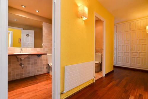 Lloret de Mar Villa Sleeps 6 Pool Wifi