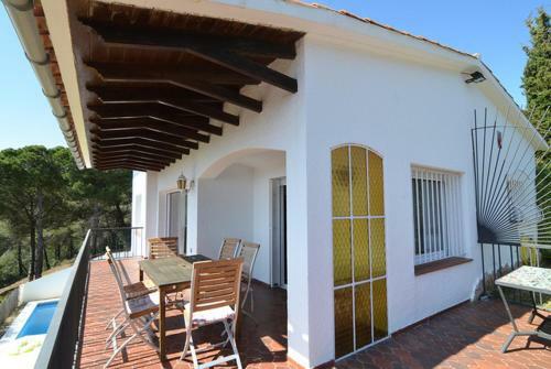 Lloret de Mar Villa Sleeps 6 Pool Wifi