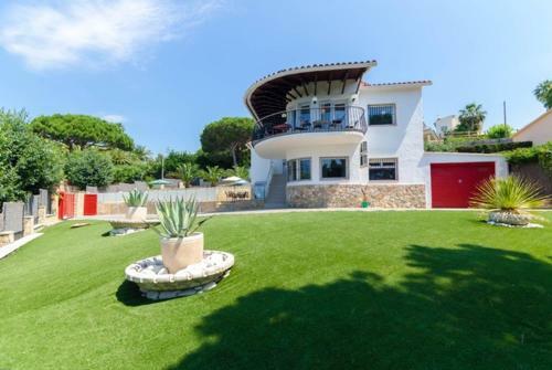 Lloret de Mar Villa Sleeps 10 Pool Air Con Wifi