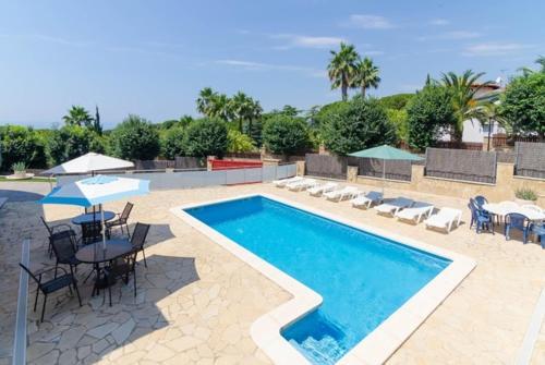 Lloret de Mar Villa Sleeps 10 Pool Air Con Wifi