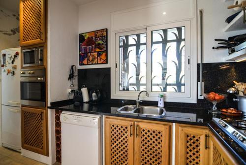 Lloret de Mar Villa Sleeps 6 Pool Wifi