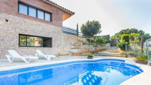 Lloret De Mar Villa Sleeps 8