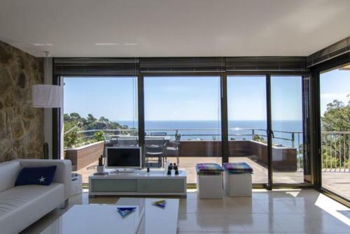Tossa de Mar Villa Sleeps 6 Air Con