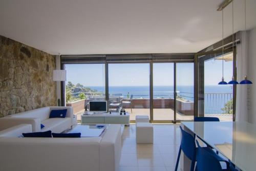 Tossa de Mar Villa Sleeps 6 Air Con