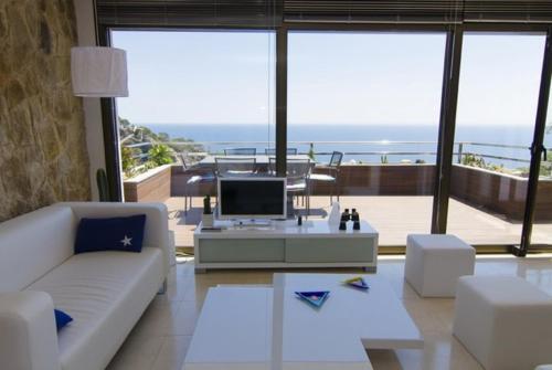 Tossa de Mar Villa Sleeps 6 Air Con