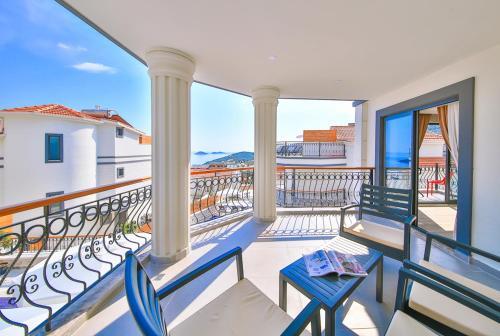 Kalkan Villa Sleeps 6 Pool Air Con Wifi