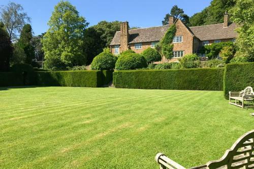 Dursley Chateau Sleeps 19 Wifi