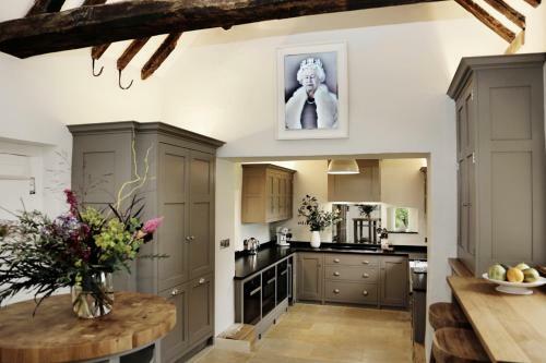 Temple Guiting Chateau Sleeps 10 Wifi